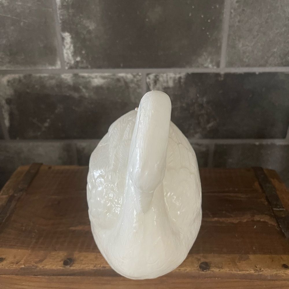 Large Swan Candle never been burned - Picture 5 of 7